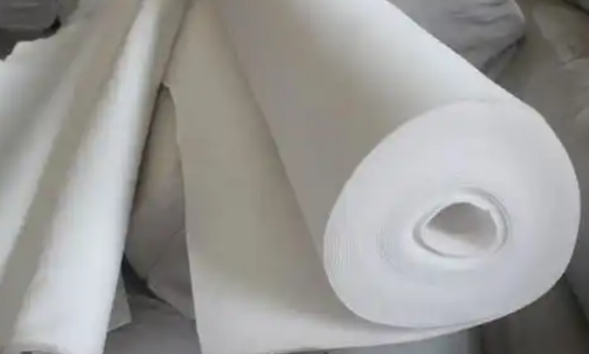 在鋪設(shè)長(zhǎng)絲土工布的時(shí)候都有什么要求