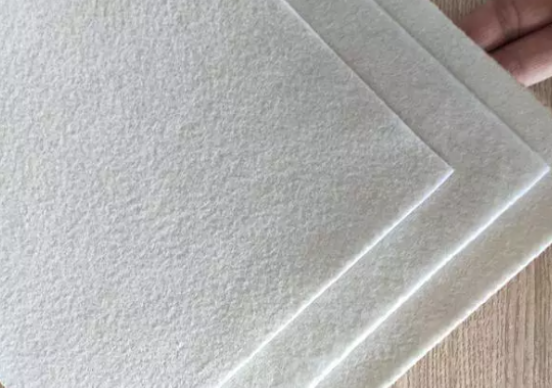 防水土工布一般用多厚的？