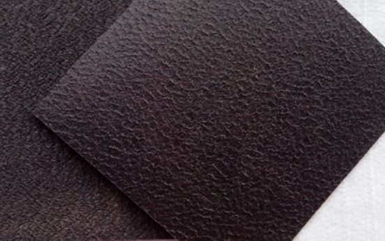 土工膜在罩面施工中應(yīng)特別注意的幾個(gè)方面！