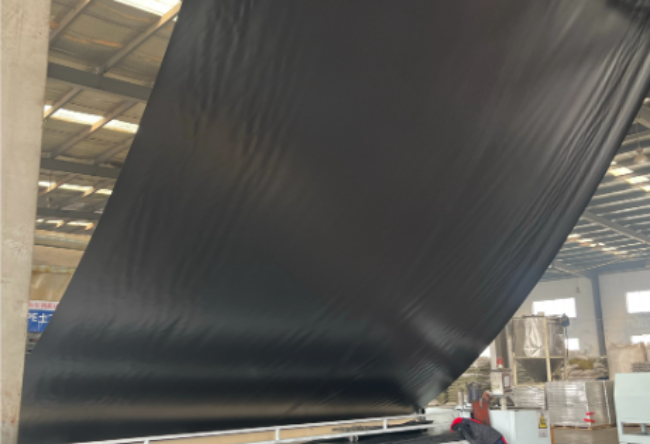 水庫(kù)防滲土工膜：抗紫外線，耐低溫！