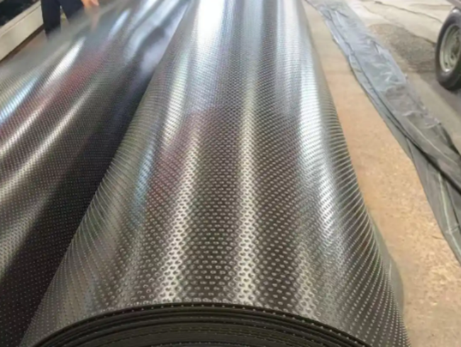 EVA土工膜要盡量避免折疊、扭曲和拉伸！